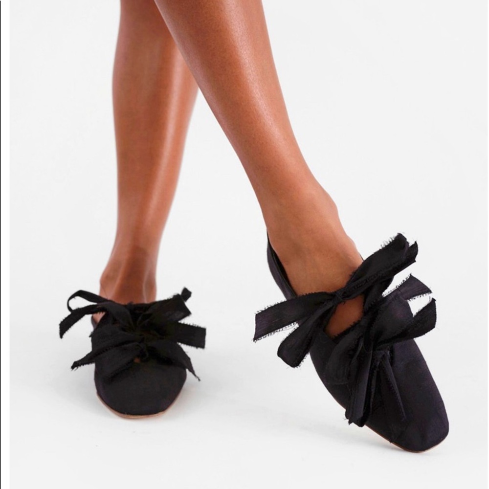 Mille-feuille Silk Flats in Black